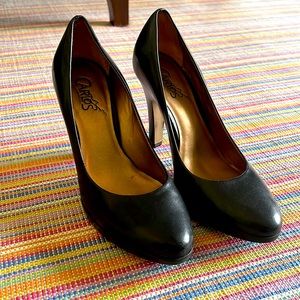 Carlos Santana Classic Black Leather Pumps with Raised Footbed EUC 8
